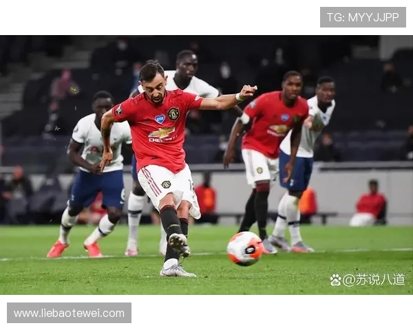 曼联本赛季防守表现稳健，英超联赛中后场组织持续提升