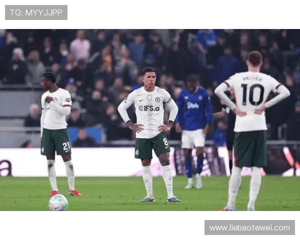 切尔西防线磨合仍不稳定，对近期战绩与竞争格局形成制约