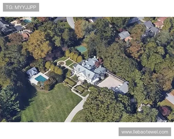 勒布朗家里那车库？比好多豪宅还豪 华，普通人想进去都不敢信！